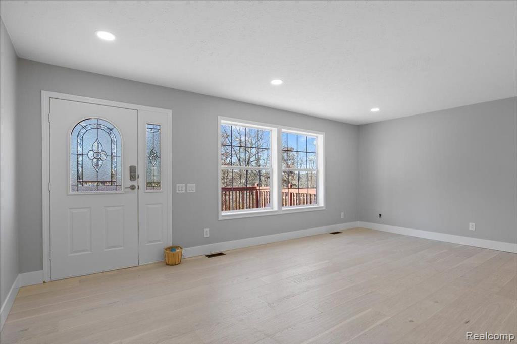 9220 OAK GROVE Road, Howell, MI 48855 — Photo 18
