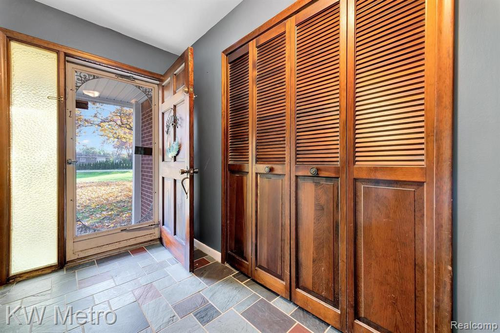 7380 VILLAMUER Road, West Bloomfield, MI — Photo 10