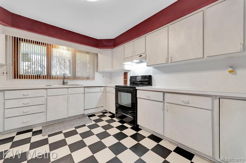 7380 VILLAMUER Road, West Bloomfield, MI — Photo 20