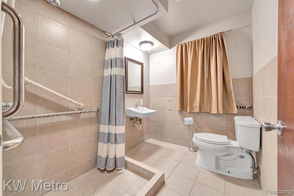 7380 VILLAMUER Road, West Bloomfield, MI — Photo 25