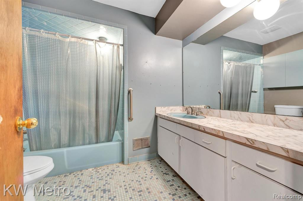 7380 VILLAMUER Road, West Bloomfield, MI — Photo 30