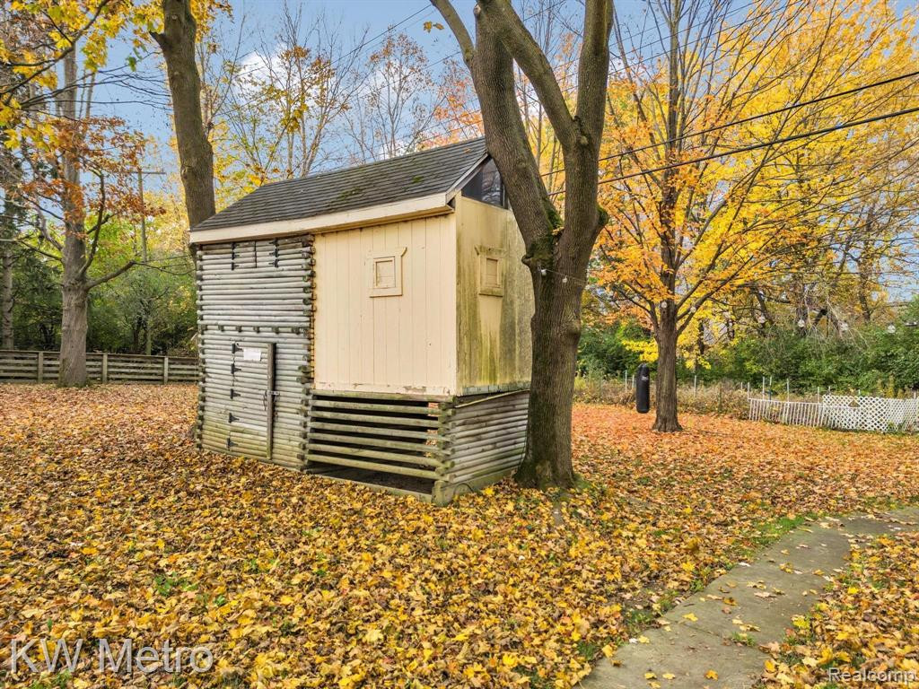 7380 VILLAMUER Road, West Bloomfield, MI — Photo 57