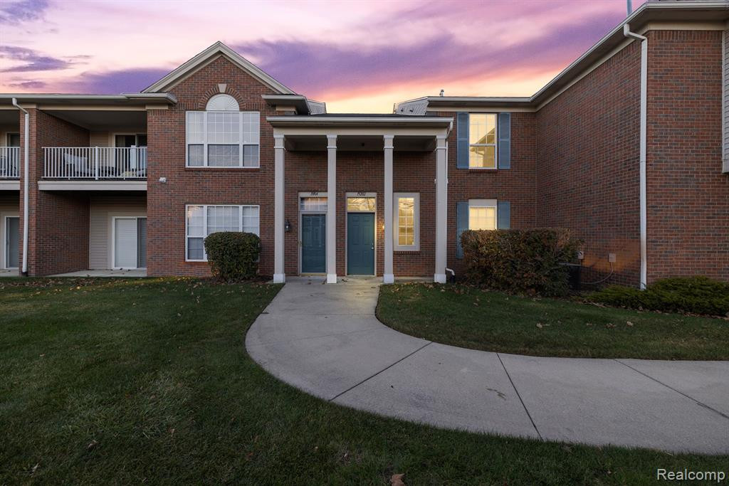 19202 CHESAPEAKE Circle, Walled Lake, MI 48390 — Photo 2