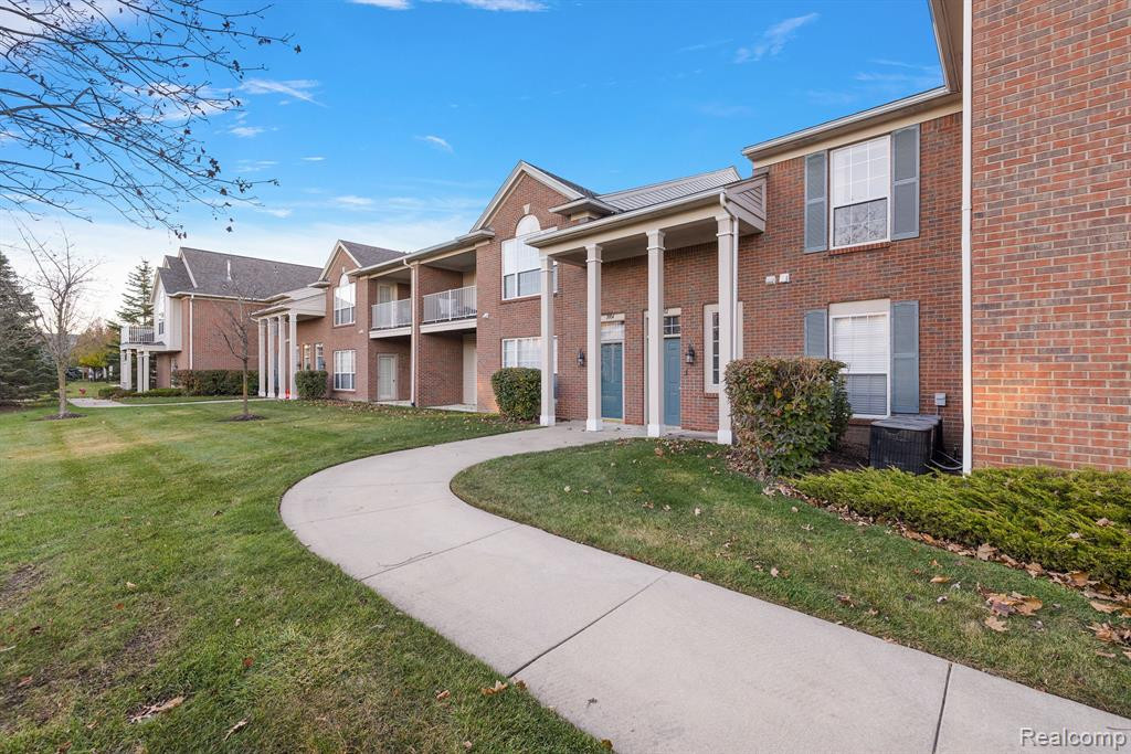 19202 CHESAPEAKE Circle, Walled Lake, MI 48390 — Photo 3