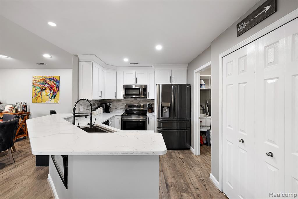 19202 CHESAPEAKE Circle, Walled Lake, MI 48390 — Photo 16