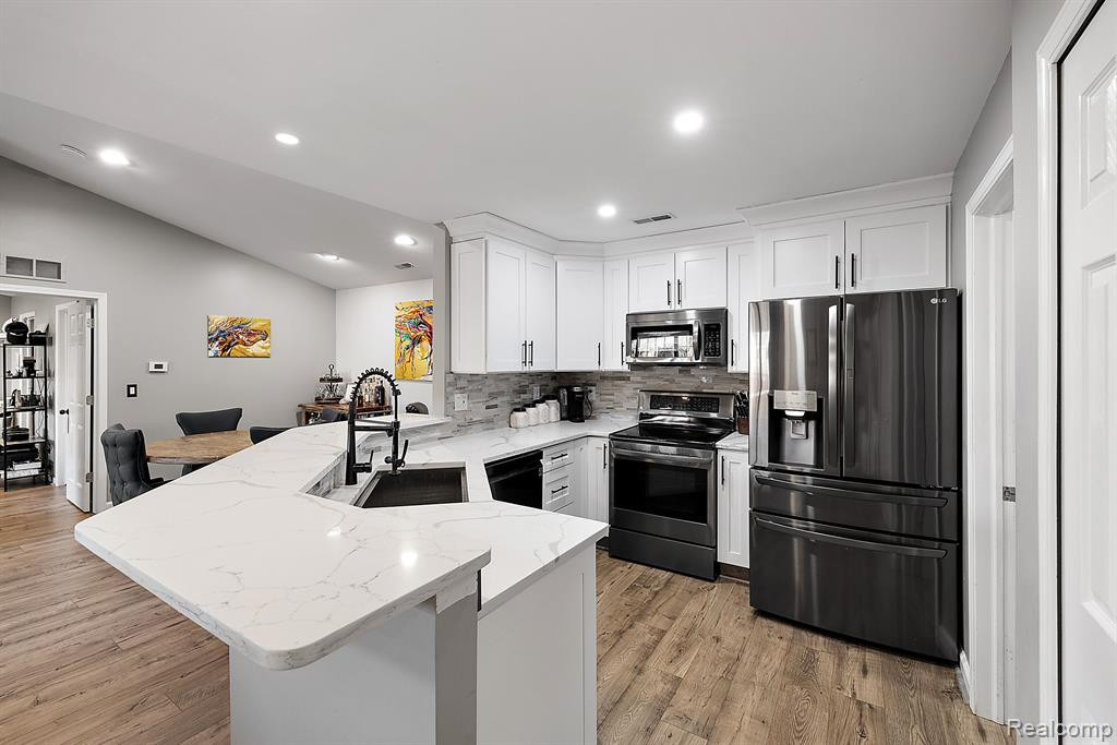 19202 CHESAPEAKE Circle, Walled Lake, MI 48390 — Photo 17