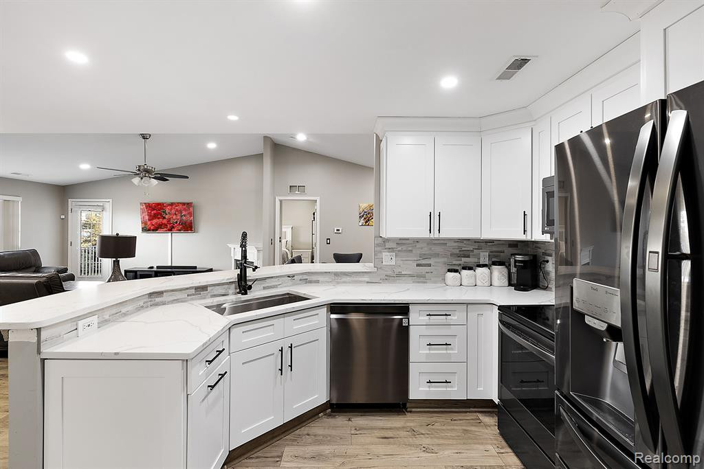 19202 CHESAPEAKE Circle, Walled Lake, MI 48390 — Photo 18