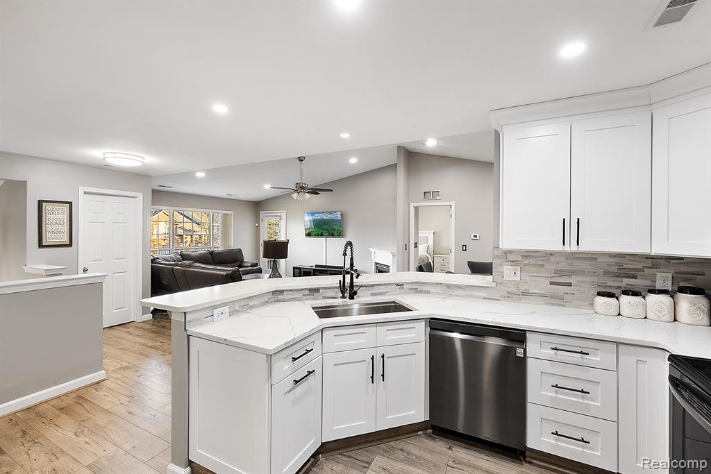 19202 CHESAPEAKE Circle, Walled Lake, MI 48390 — Photo 19