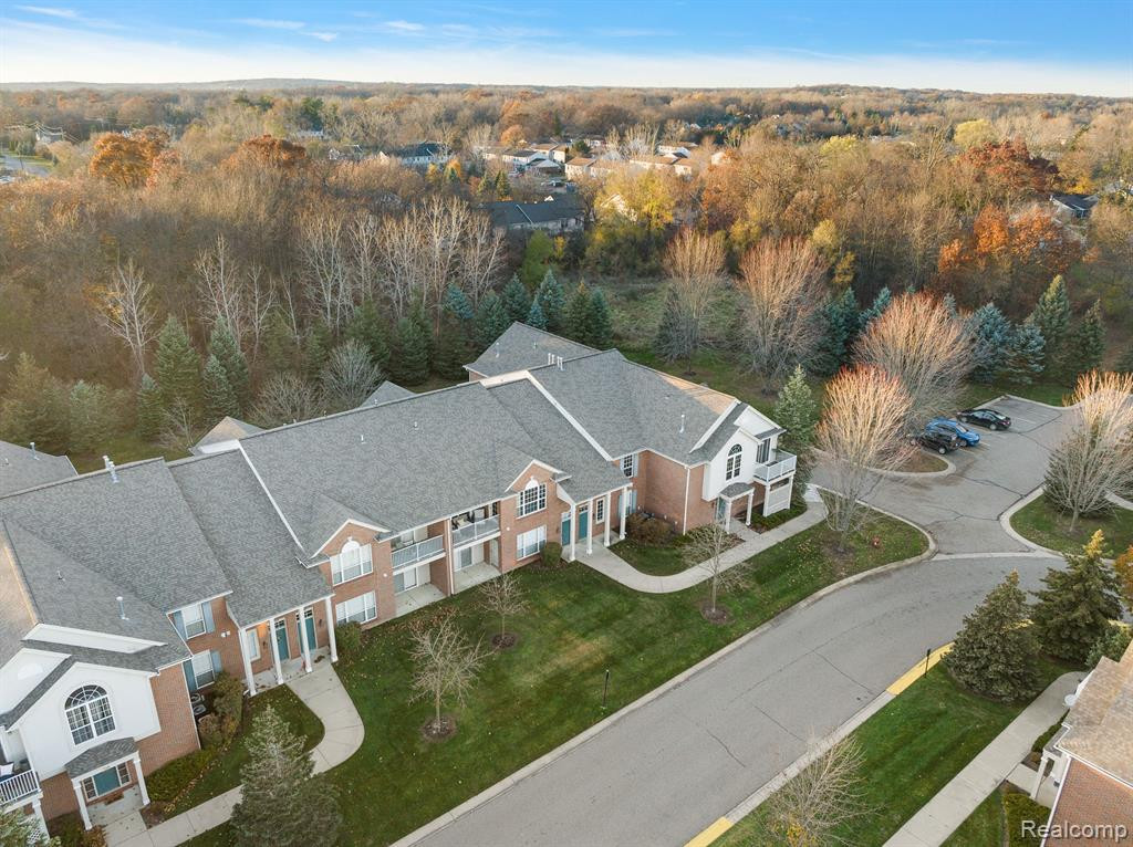 19202 CHESAPEAKE Circle, Walled Lake, MI 48390 — Photo 34