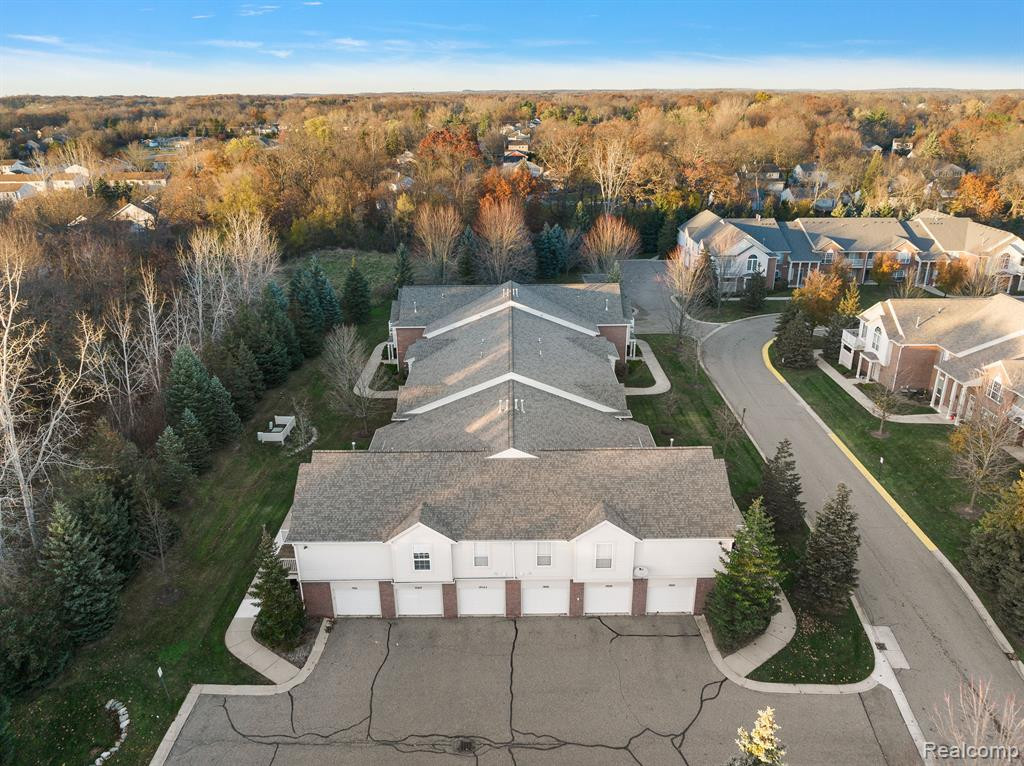 19202 CHESAPEAKE Circle, Walled Lake, MI 48390 — Photo 35