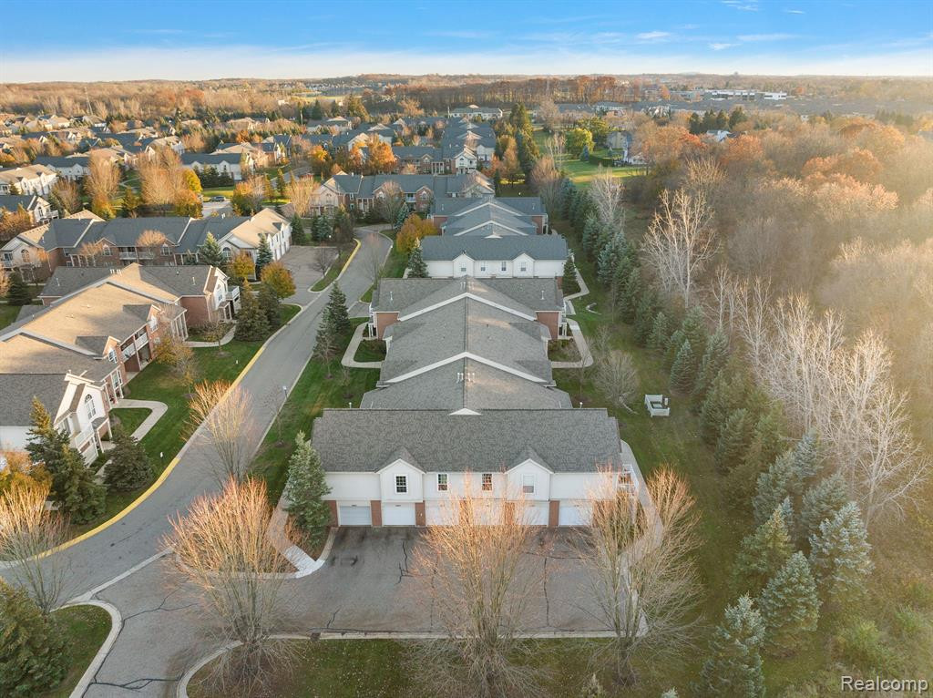 19202 CHESAPEAKE Circle, Walled Lake, MI 48390 — Photo 38