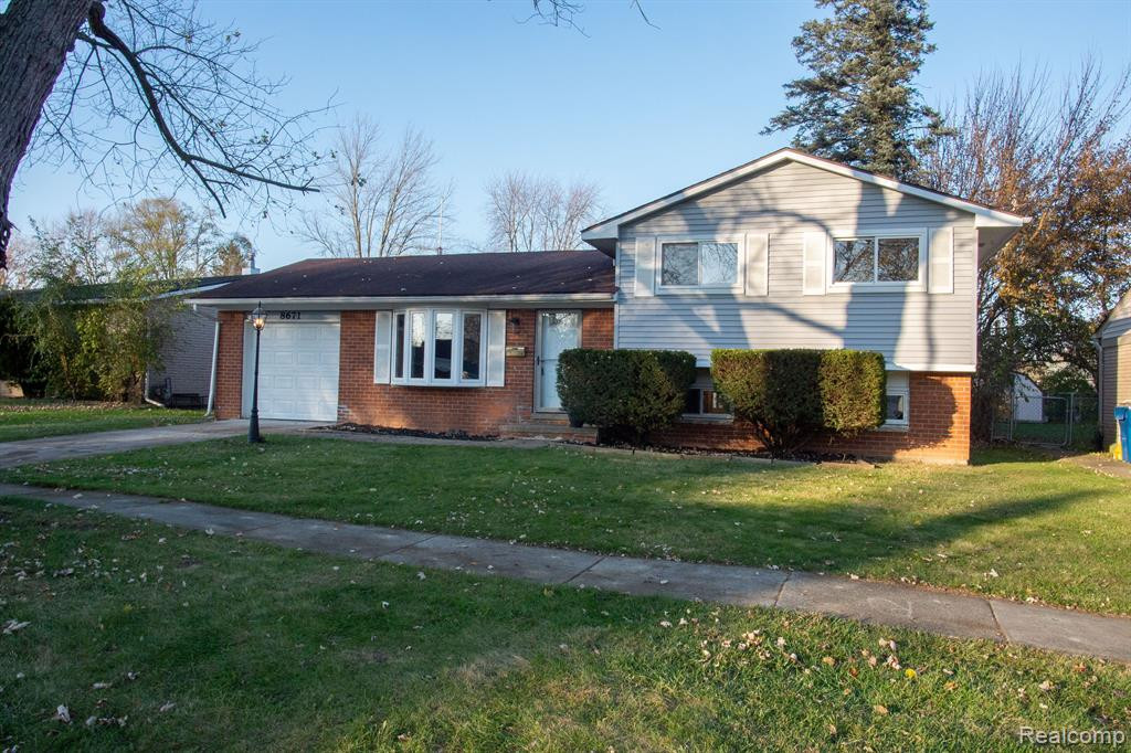 8671 PINE, Ypsilanti, MI 48198 — Photo 2