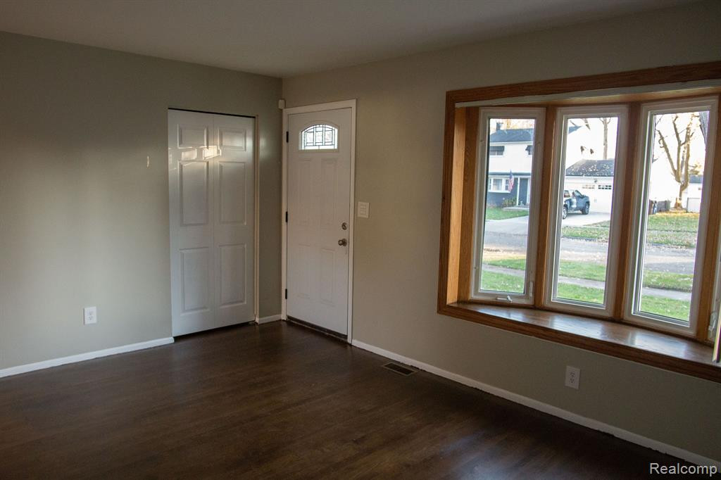 8671 PINE, Ypsilanti, MI 48198 — Photo 3