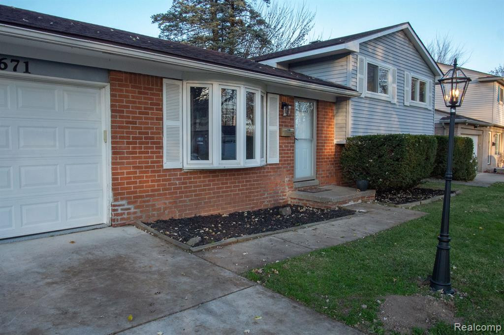 8671 PINE, Ypsilanti, MI 48198 — Photo 4