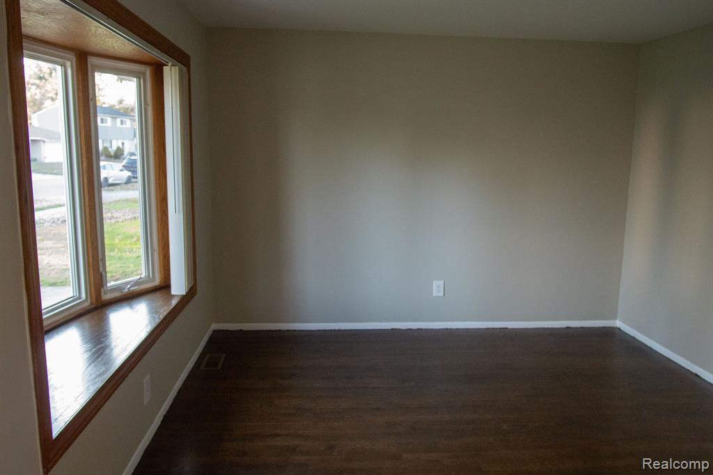 8671 PINE, Ypsilanti, MI 48198 — Photo 5