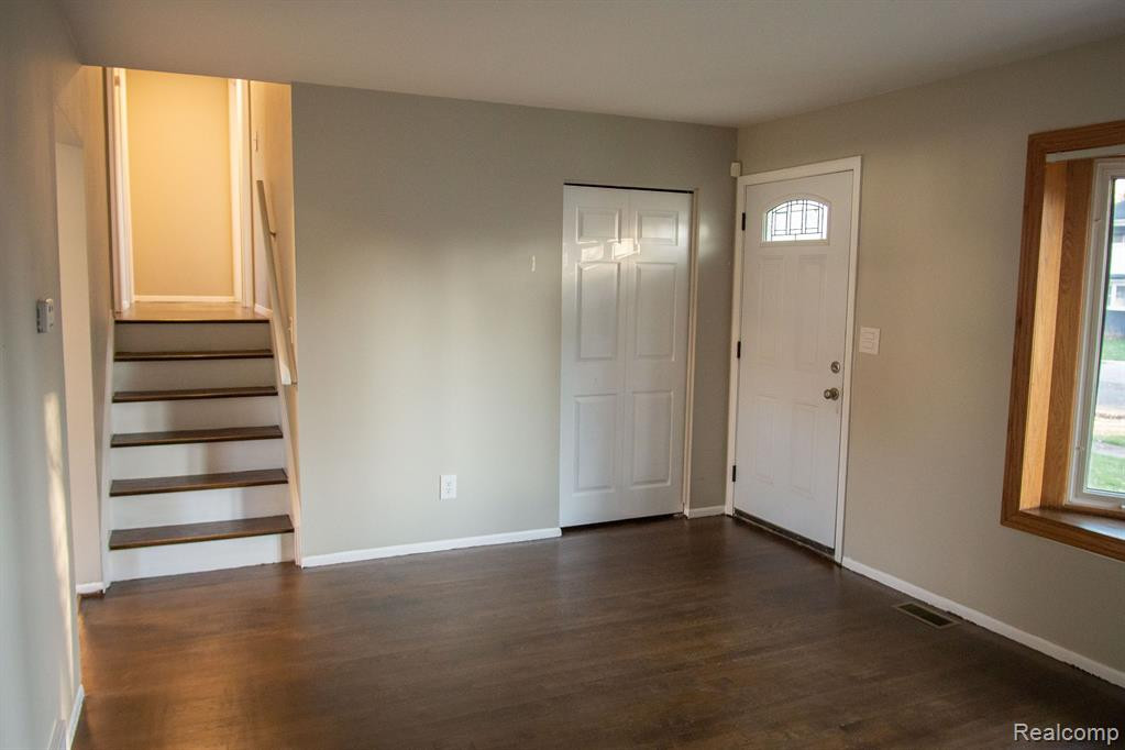 8671 PINE, Ypsilanti, MI 48198 — Photo 6