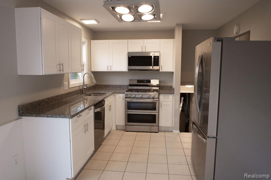 8671 PINE, Ypsilanti, MI 48198 — Photo 12