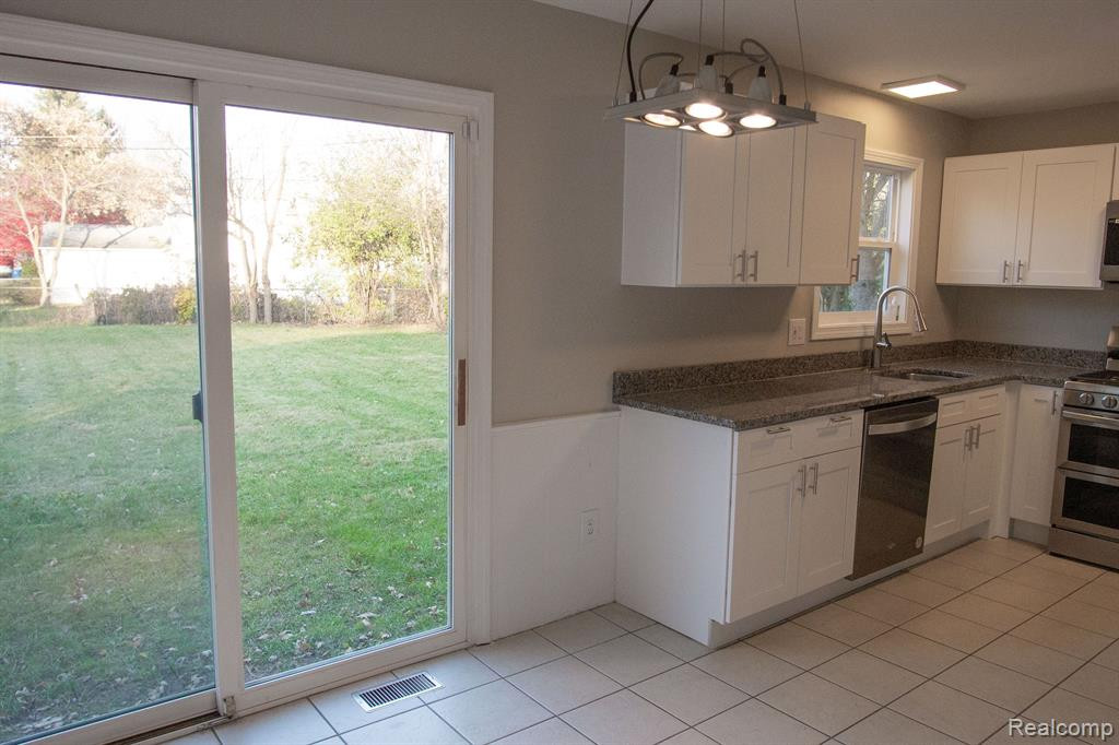 8671 PINE, Ypsilanti, MI 48198 — Photo 14