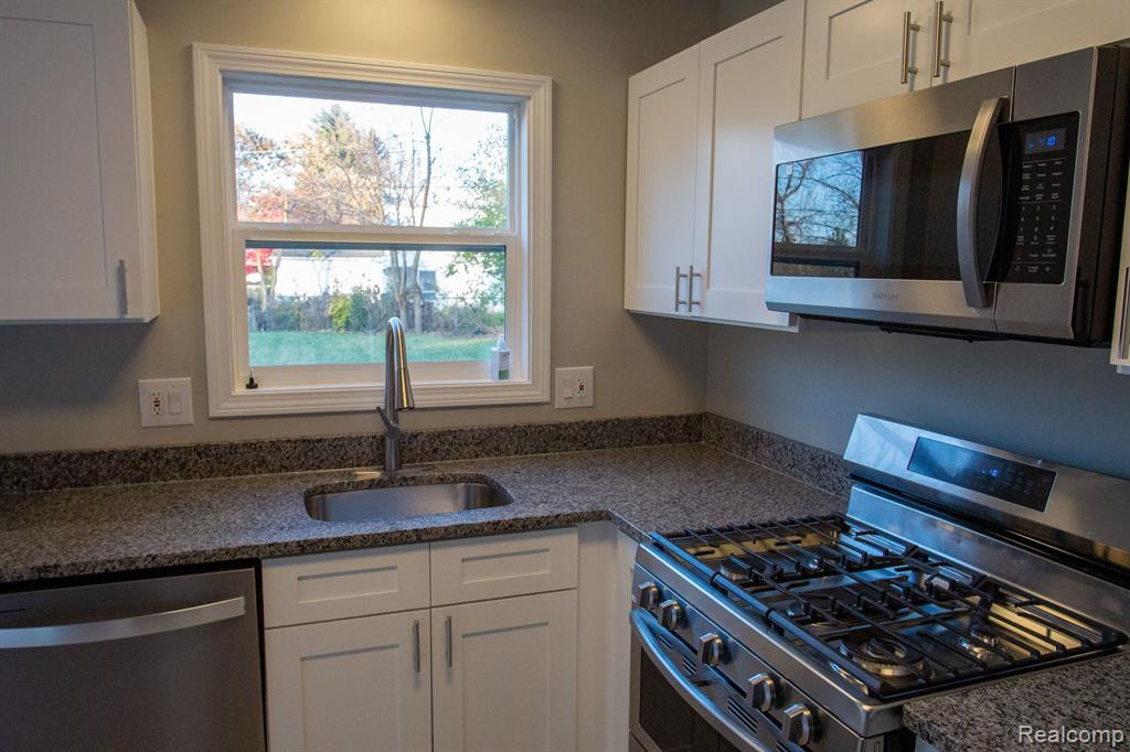 8671 PINE, Ypsilanti, MI 48198 — Photo 16