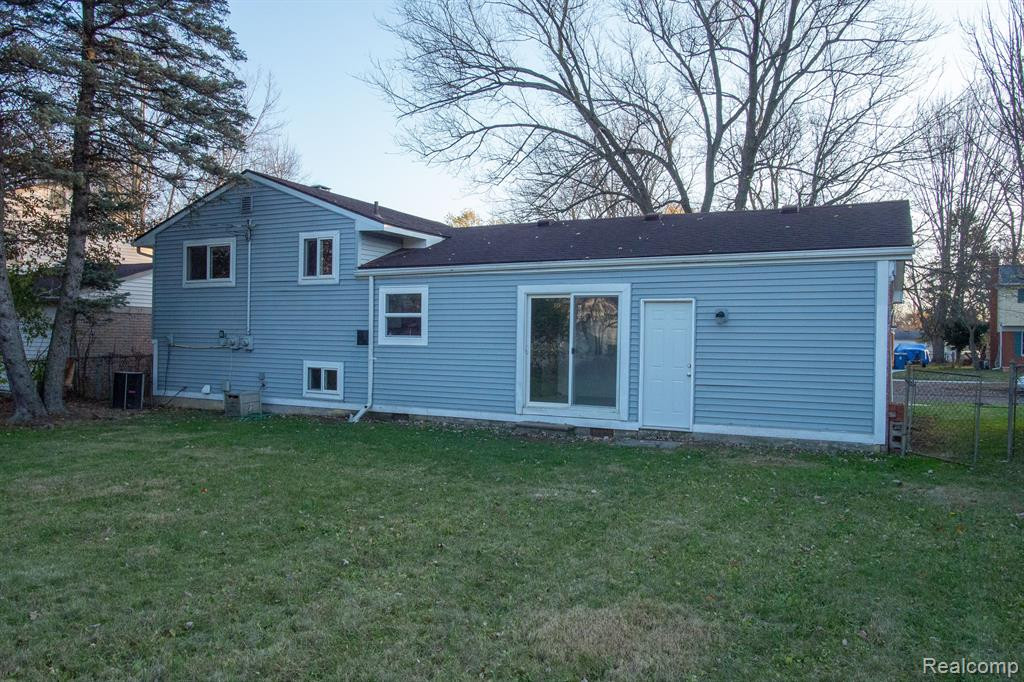 8671 PINE, Ypsilanti, MI 48198 — Photo 33