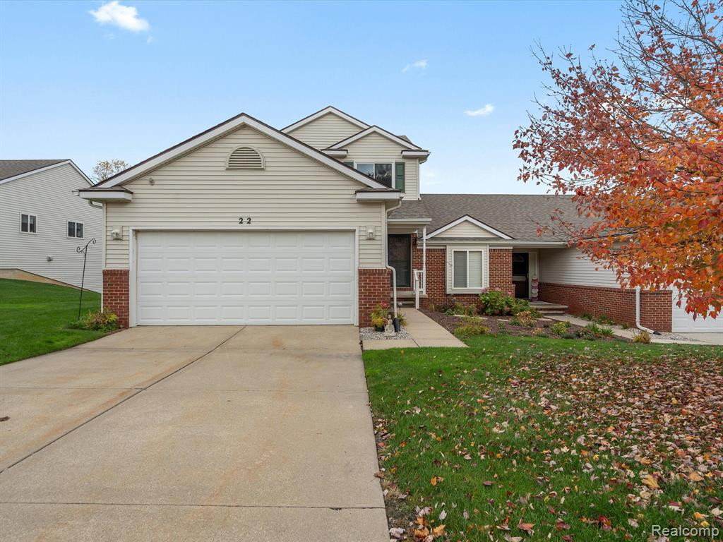 22 SEDUM, Howell, MI 48843 — front exterior