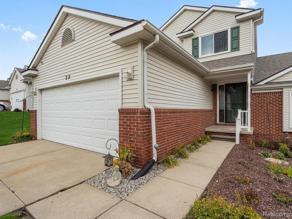 22 SEDUM, Howell, MI 48843 — Photo 2