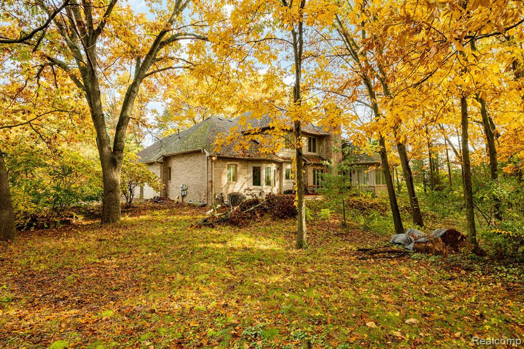 9966 ROLLING GREENS Drive, Pinckney, MI 48169 — front exterior