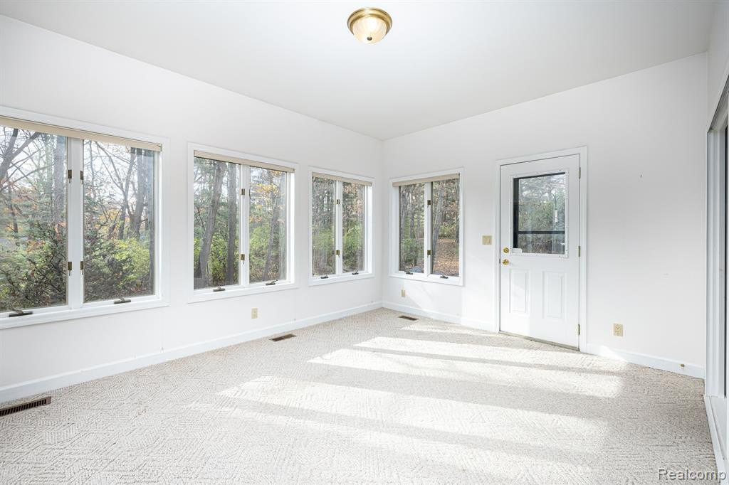 9966 ROLLING GREENS Drive, Pinckney, MI 48169 — Photo 26