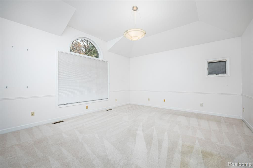 9966 ROLLING GREENS Drive, Pinckney, MI 48169 — Photo 28
