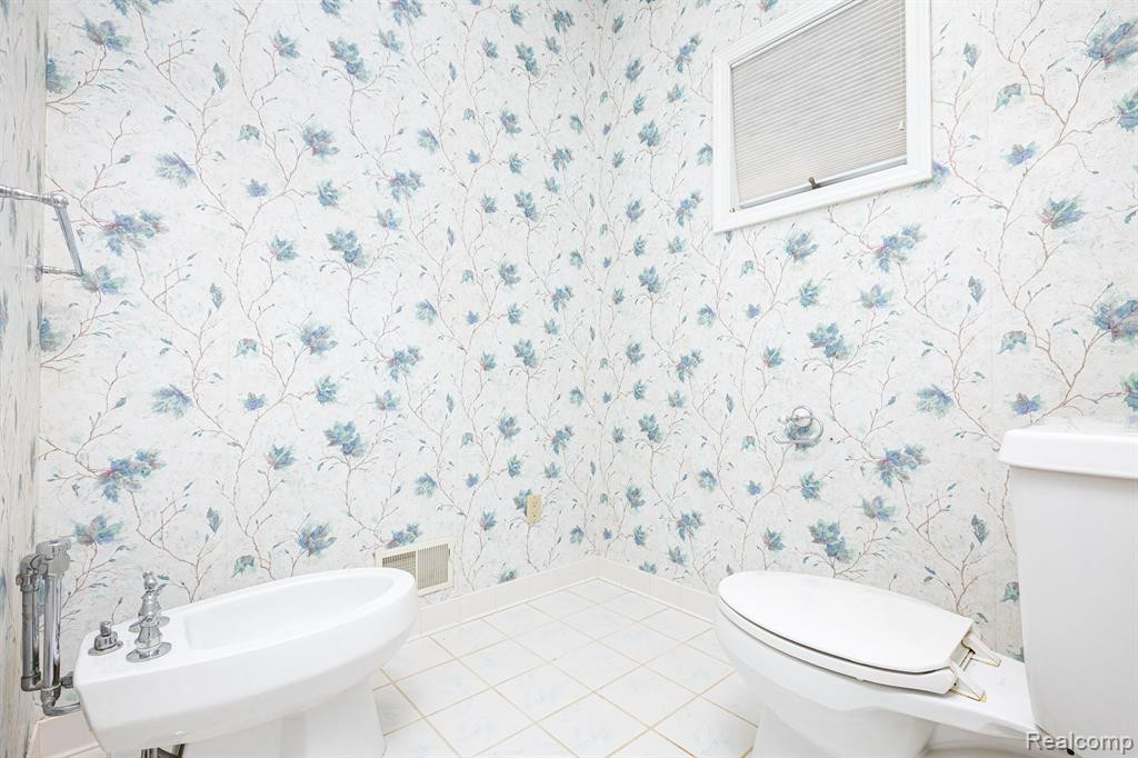 9966 ROLLING GREENS Drive, Pinckney, MI 48169 — Photo 34