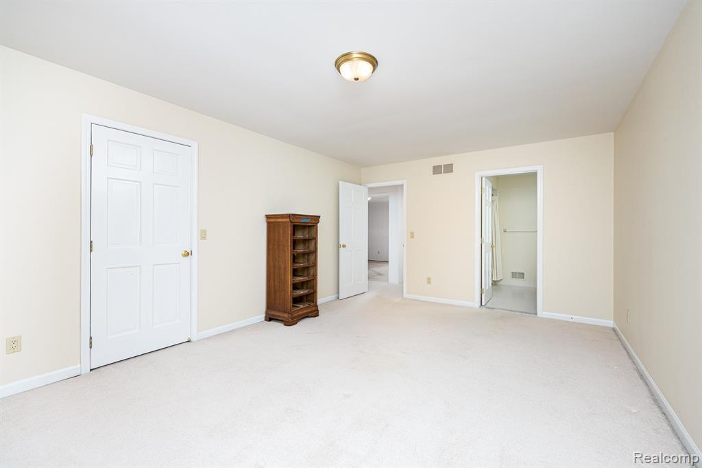 9966 ROLLING GREENS Drive, Pinckney, MI 48169 — Photo 37