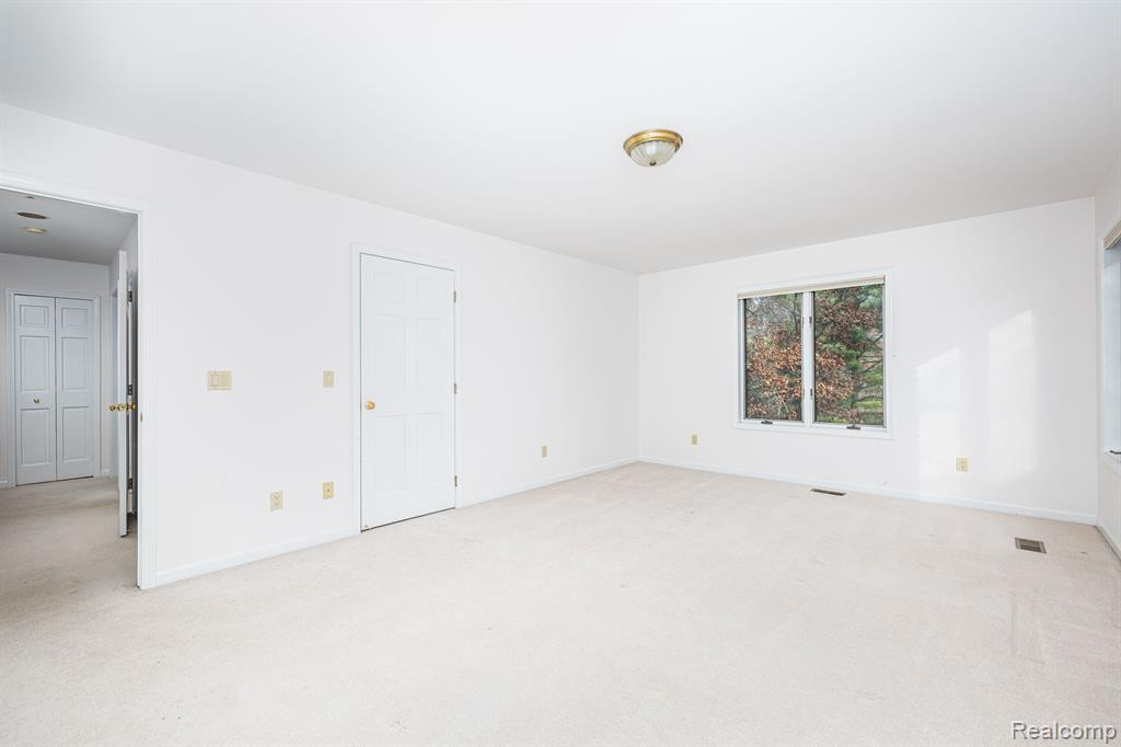 9966 ROLLING GREENS Drive, Pinckney, MI 48169 — Photo 45