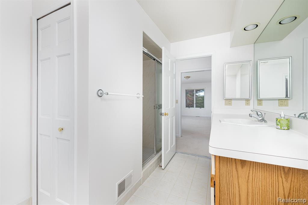 9966 ROLLING GREENS Drive, Pinckney, MI 48169 — Photo 50