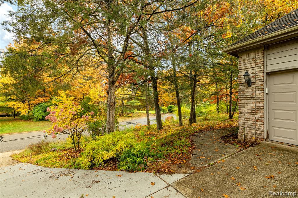 9966 ROLLING GREENS Drive, Pinckney, MI 48169 — Photo 55