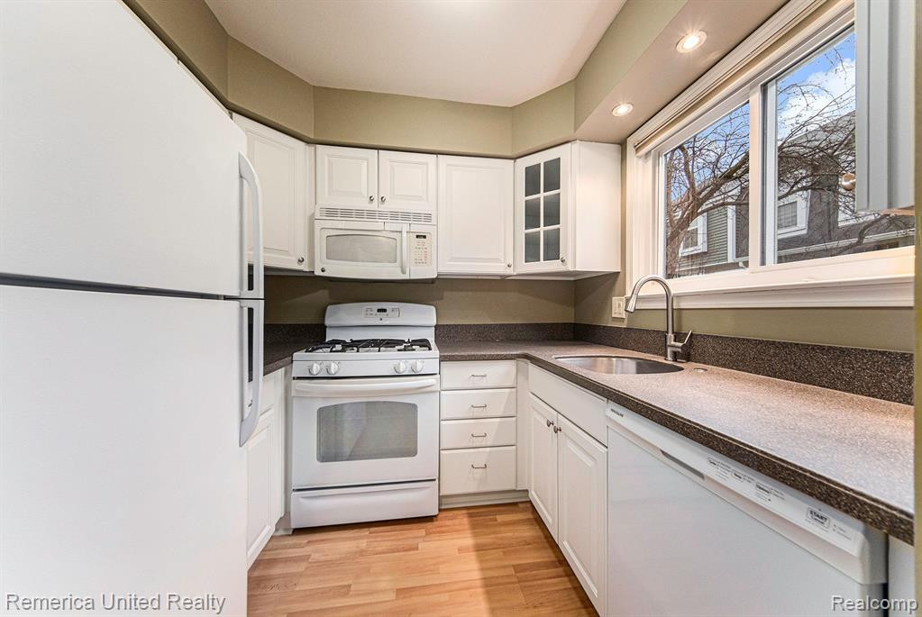 2934 WHITTIER, Ann Arbor, MI 48104 — Photo 7