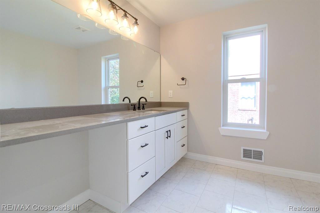 42482 N CUMBERLAND Drive, Van Buren, MI 48111 — Photo 19