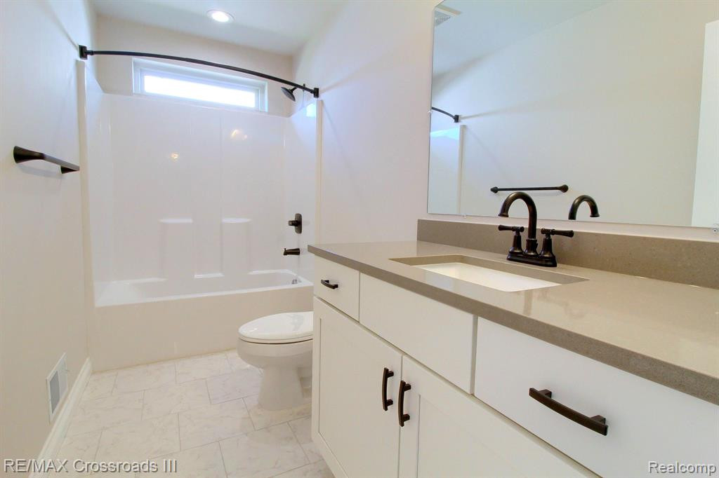 42482 N CUMBERLAND Drive, Van Buren, MI 48111 — Photo 28