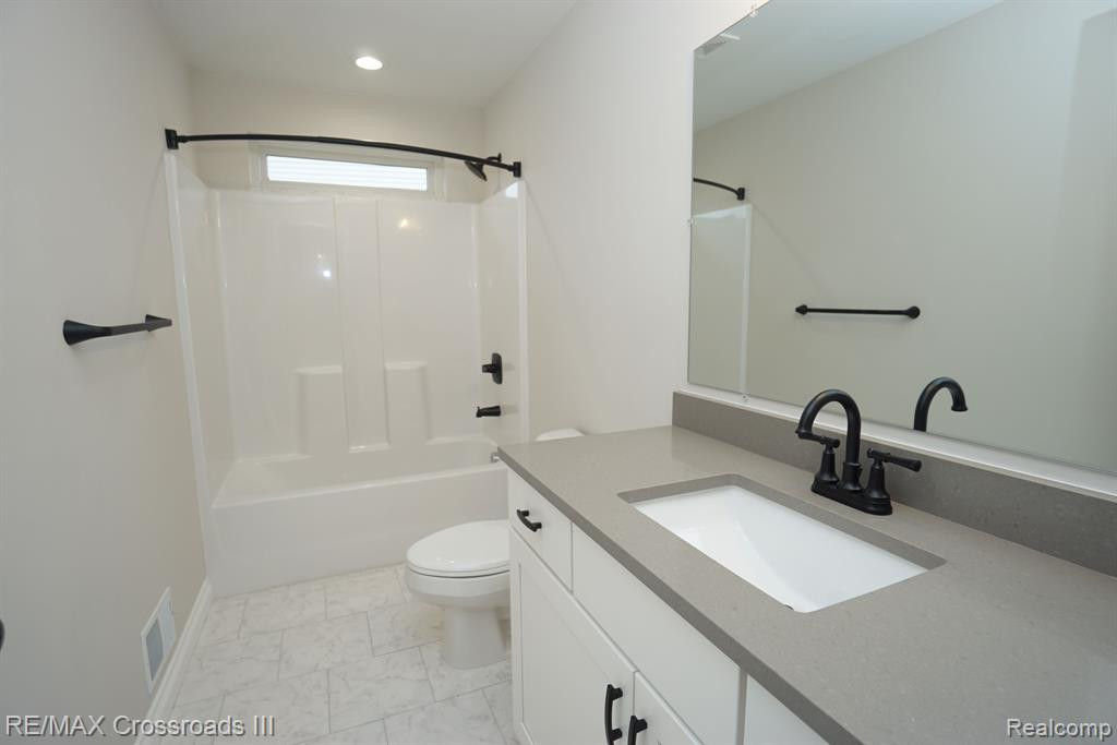 42482 N CUMBERLAND Drive, Van Buren, MI 48111 — Photo 38