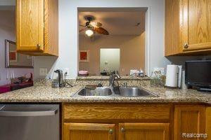 4105 ADDINGTON Drive, Commerce Twp, MI 48390 — Photo 11