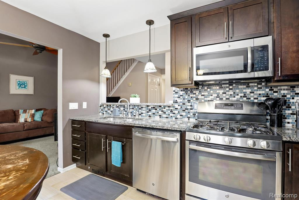 4598 HUNTERS Circle W, Canton, MI 48188 — Photo 9