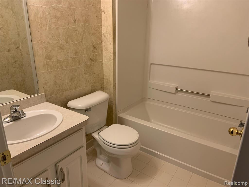 40464 GLEN EAGLE Lane, Canton, MI 48188 — Photo 12