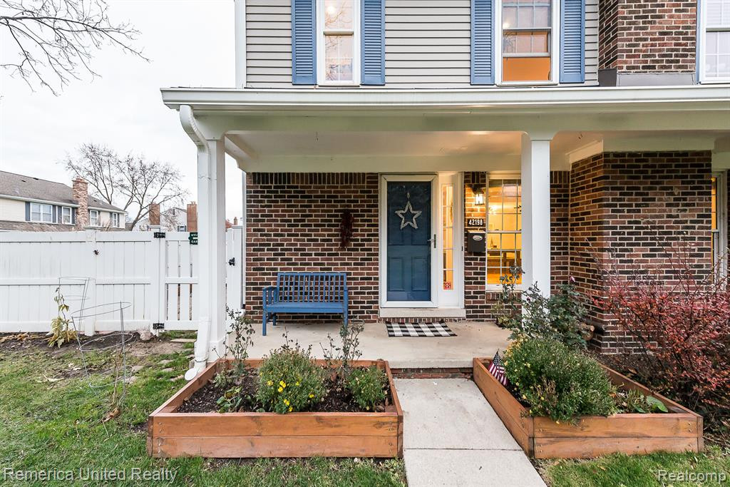42198 ROSCOMMON Street, Northville, MI 48167 — Photo 3