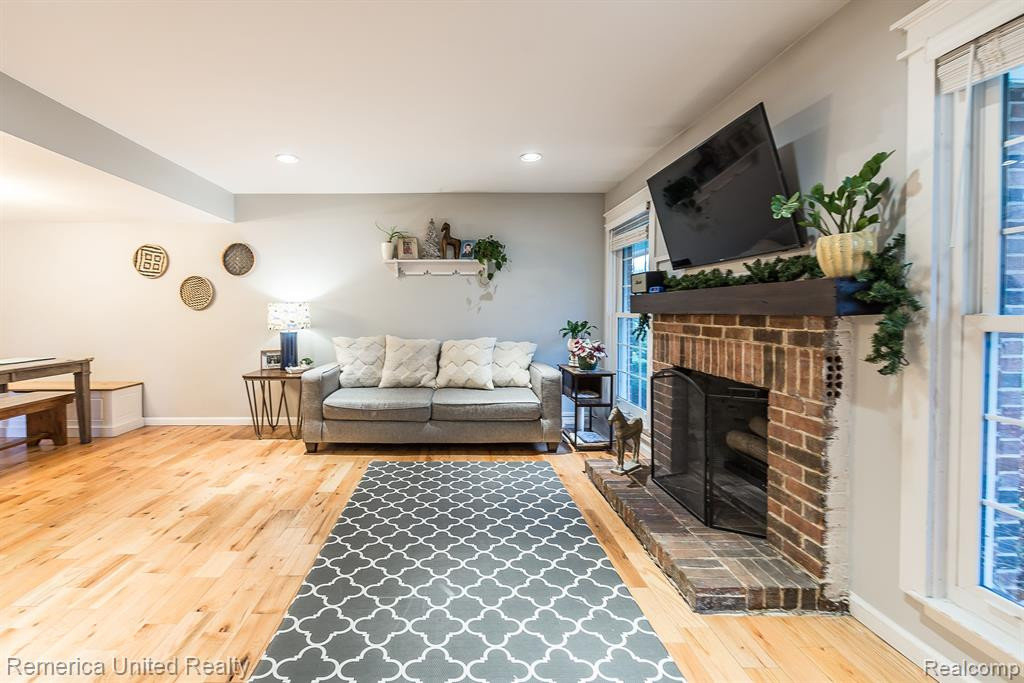 42198 ROSCOMMON Street, Northville, MI 48167 — Photo 5