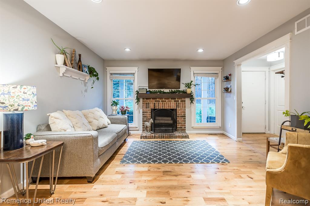 42198 ROSCOMMON Street, Northville, MI 48167 — Photo 7