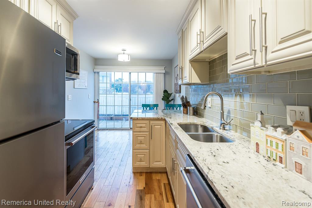42198 ROSCOMMON Street, Northville, MI 48167 — Photo 12