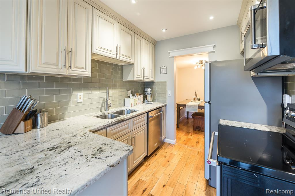 42198 ROSCOMMON Street, Northville, MI 48167 — Photo 13