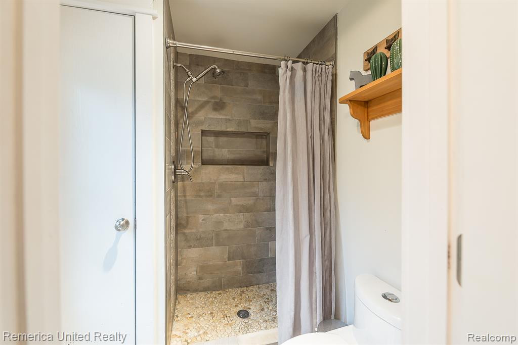 42198 ROSCOMMON Street, Northville, MI 48167 — Photo 26