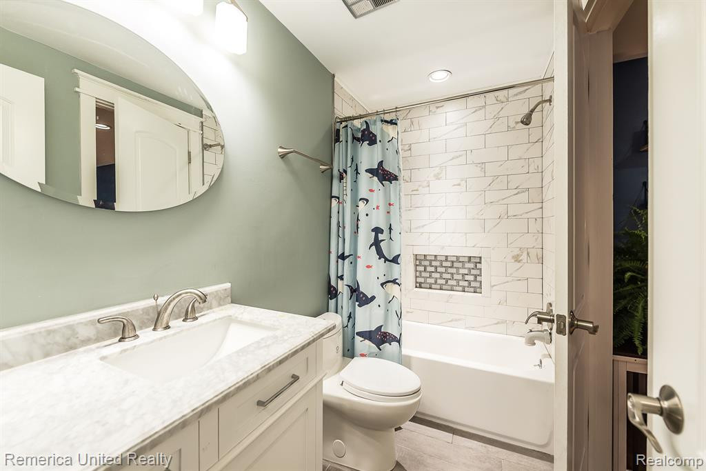 42198 ROSCOMMON Street, Northville, MI 48167 — Photo 27