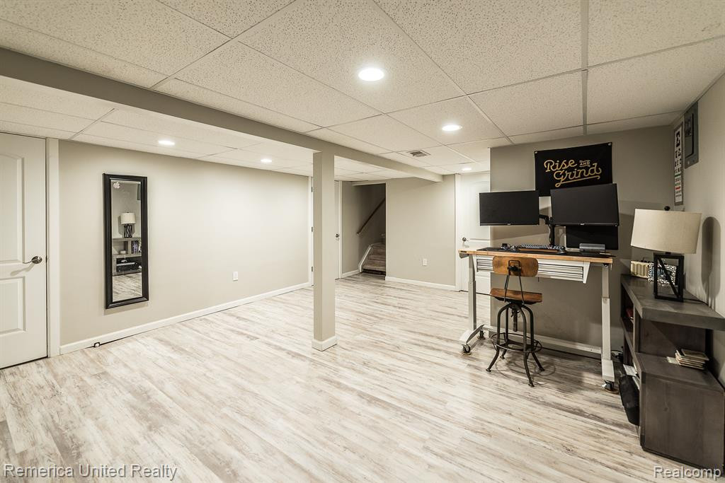 42198 ROSCOMMON Street, Northville, MI 48167 — Photo 31