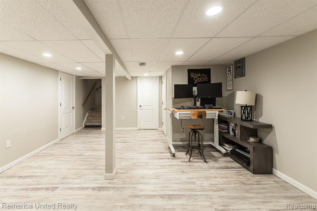 42198 ROSCOMMON Street, Northville, MI 48167 — Photo 32